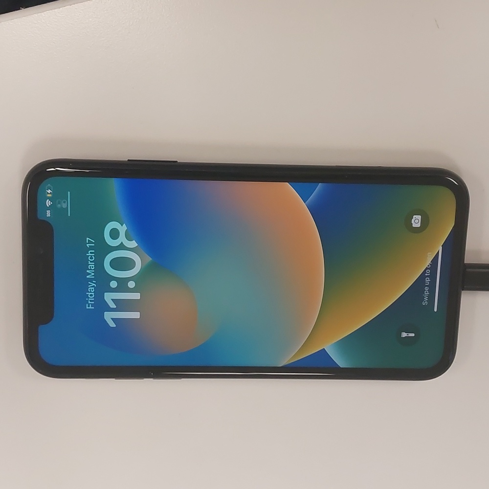 iPhone XR AT&T - Picture 2 of 3